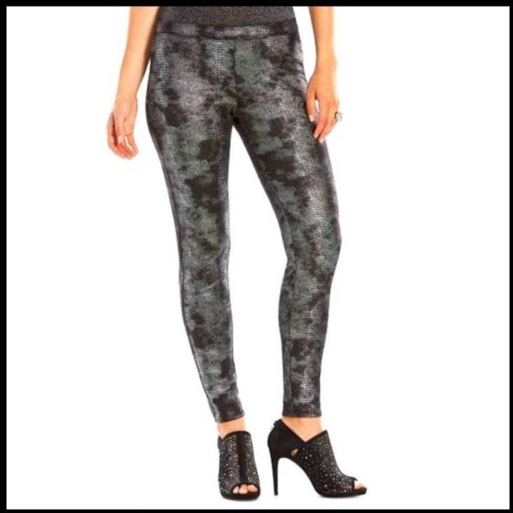 Jennifer Lopez Snake Leggings
